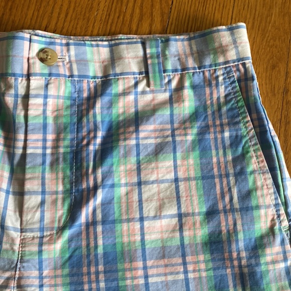Girl’s plaid vineyard vines Bermuda shorts - Picture 2 of 4